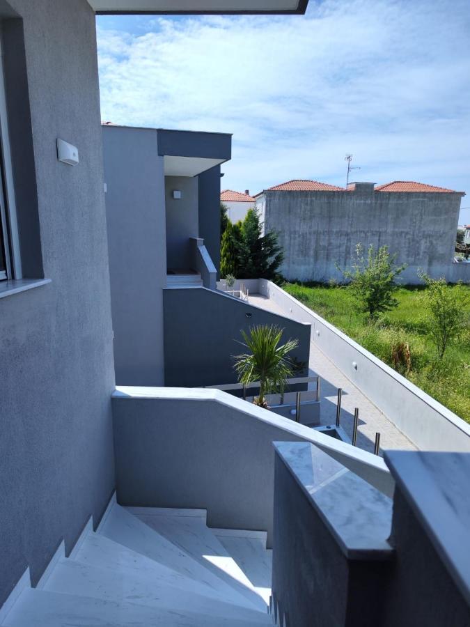 Lilli Deluxe Apartment Nikiti  Exterior photo