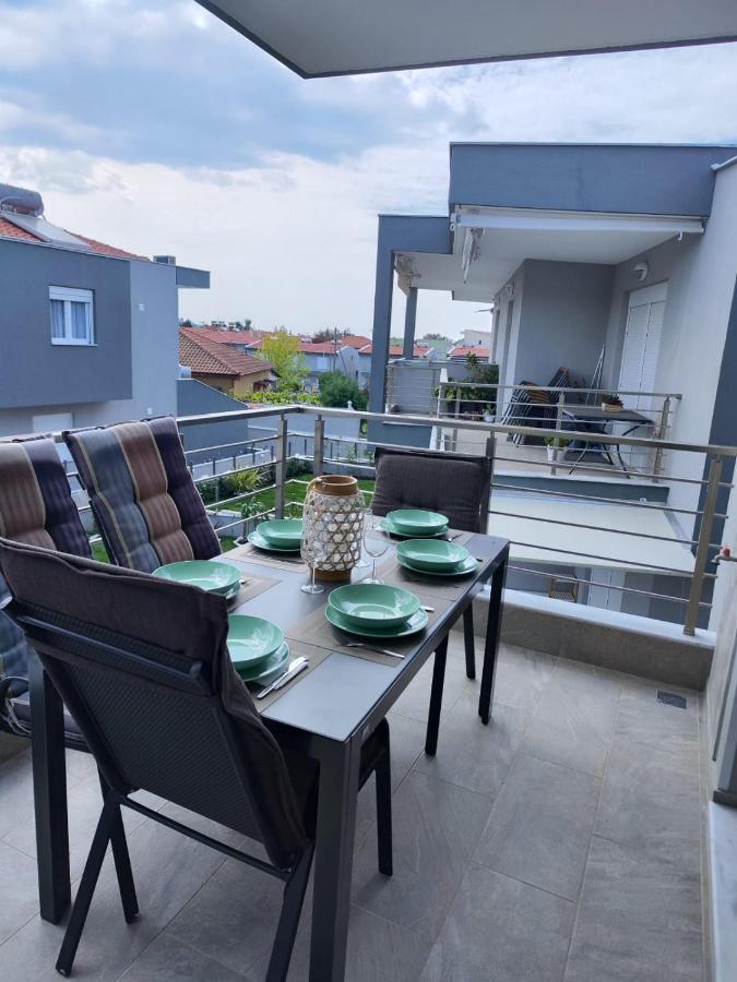 Lilli Deluxe Apartment Nikiti  Exterior photo